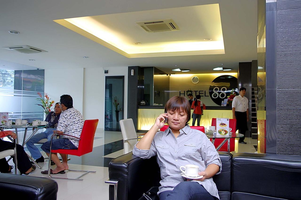 Hotel 88 Mangga Besar Raya 120 Jakarta By Wh Exterior foto
