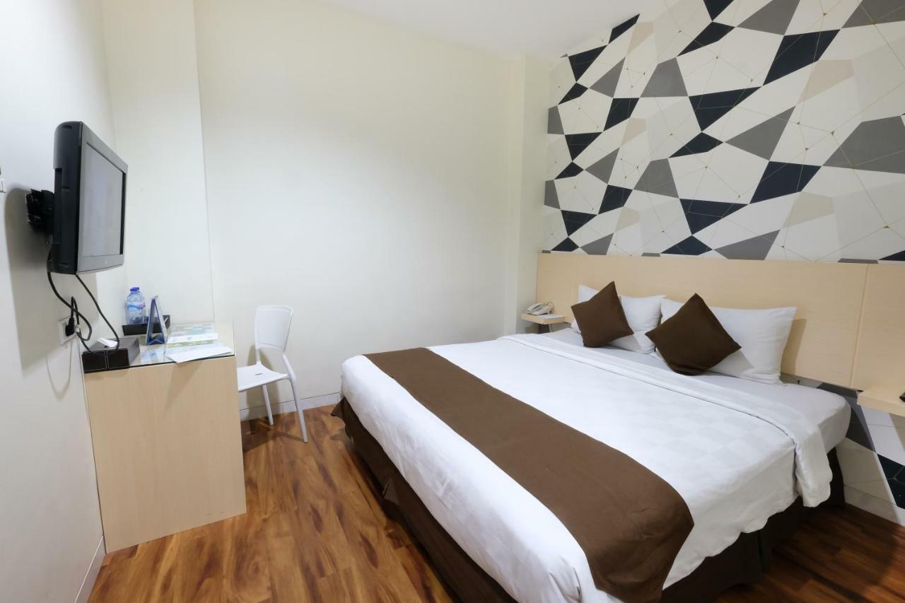 Hotel 88 Mangga Besar Raya 120 Jakarta By Wh Exterior foto
