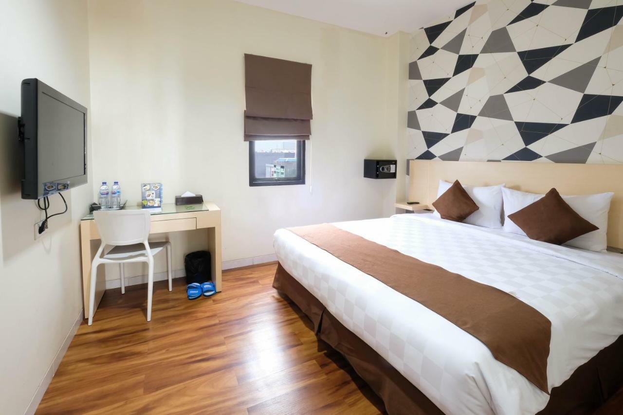 Hotel 88 Mangga Besar Raya 120 Jakarta By Wh Exterior foto
